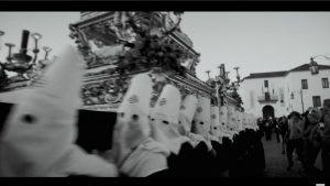 the-revelation:-john-cleese-siente-la-revelacion-del-‘andalusian-crush’-en-este-spot