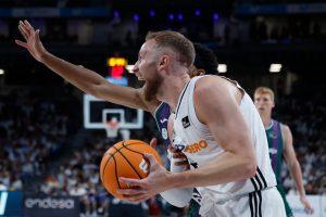 la-energia-del-real-madrid-funde-al-unicaja:-99-81