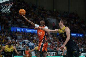 un-valencia-imparable-entra-en-la-final-de-la-acb-tras-barrer-al-tenerife