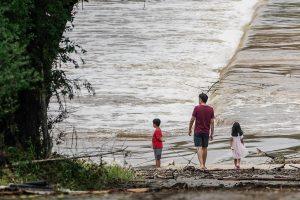 devastacion-y-angustia-en-texas:-las-inundaciones-dejan-43-muertos,-entre-ellos-15-ninos,-y-decenas-de-desaparecidos