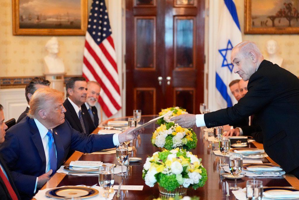 ultima-hora-del-conflicto-en-oriente-proximo,-en-directo-|-trump-recibe-a-netanyahu-en-la-casa-blanca-para-discutir-el-futuro-de-oriente-proximo