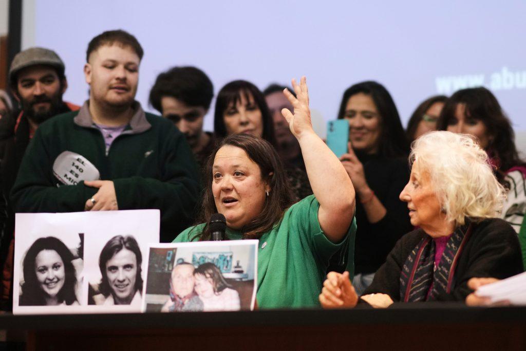 abuelas-de-plaza-de-mayo-recupera-al-nieto-140-apropiado-por-la-dictadura-argentina