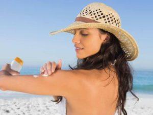 proteccion-solar:-experta-responde-dudas-frecuentes
