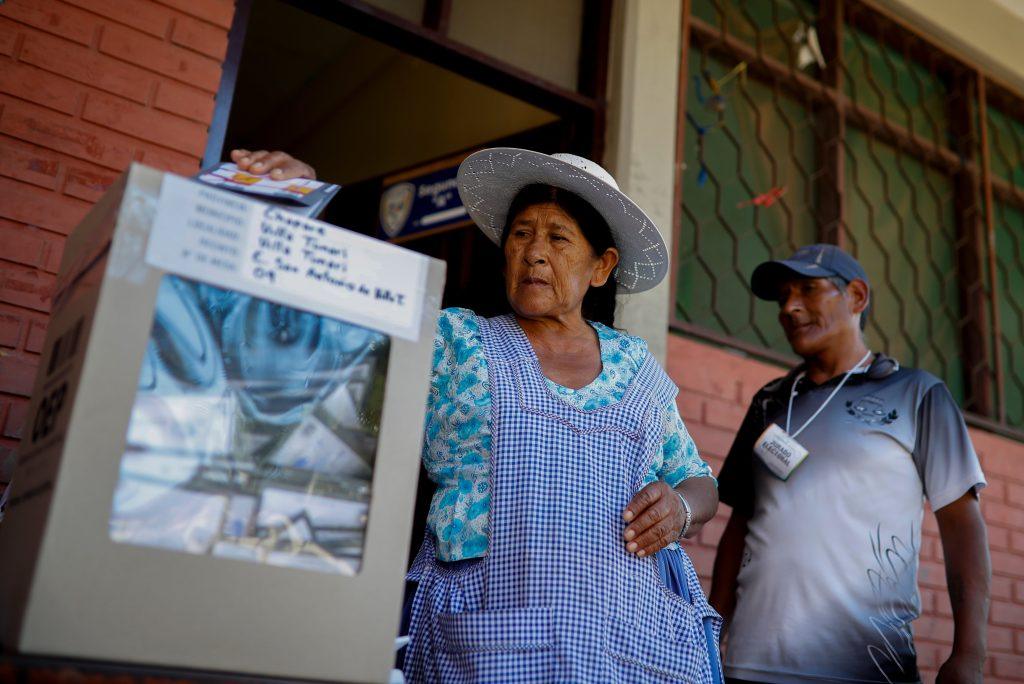 elecciones-en-bolivia-2025-|los-sondeos-de-pie-de-urna-dan-en-bolivia-una-segunda-vuelta-entre-quiroga-y-paz