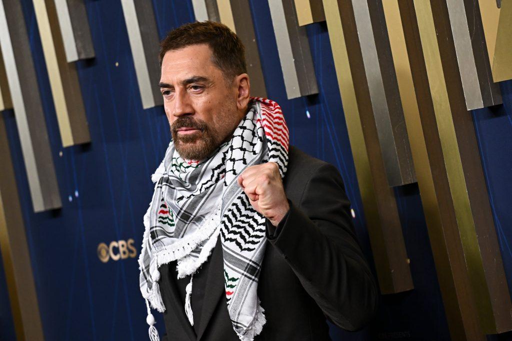 javier-bardem,-con-un-panuelo-palestino-en-los-emmy:-“hay-que-denunciar-lo-urgente,-el-genocidio-de-israel-en-gaza”