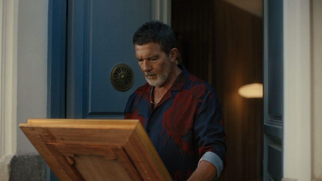 antonio-banderas-recibe-un-goya-inesperado-en-su-pedido-de-uber-eats