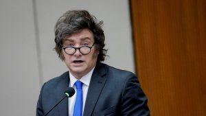 argentina-vende-reservas-para-aliviar-la-presion-cambiaria-y-milei-asegura-que-negocia-un-prestamo-de-estados-unidos