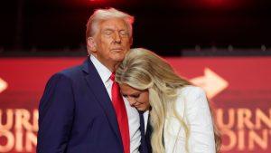 trump-despide-al-“martir”-charlie-kirk-en-un-memorial-entre-la-religion-y-la-politica:-“tenemos-que-devolver-a-dios-a-estados-unidos”