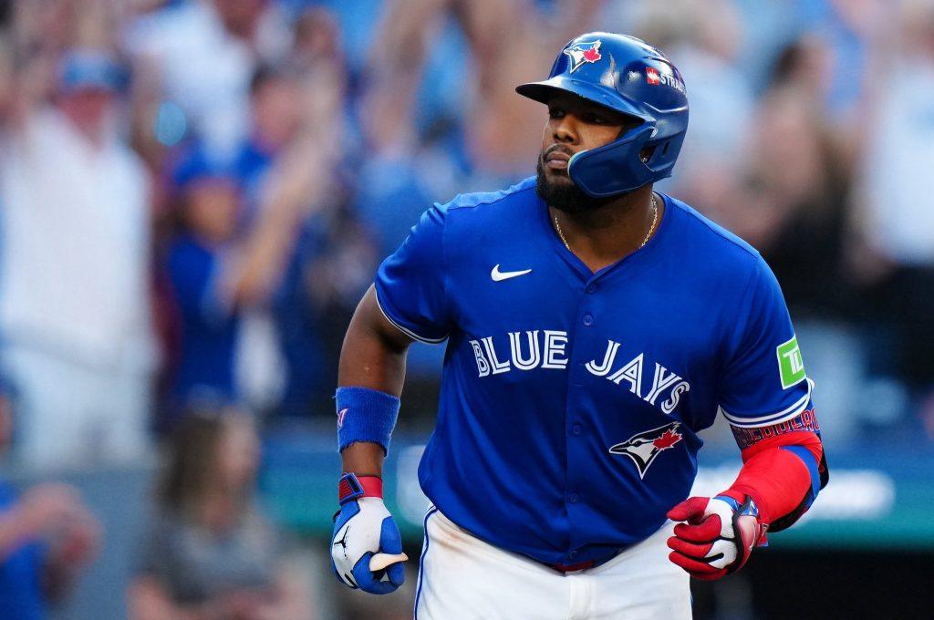 video:-azulejos-apabullan-otra-vez-a-los-yankees-para-ponerse-a-un-triunfo-de-la-scla