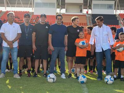 diego-forlan-en-republica-dominicana:-clinica-de-futbol