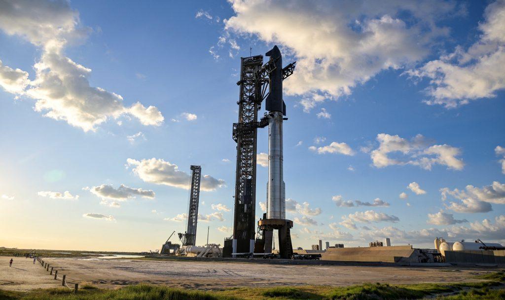 el-megacohete-starship-de-elon-musk-completa-un-nuevo-vuelo-para-probar-el-envio-masivo-de-satelites-al-espacio
