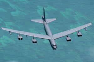 que-la-fuerza-aerea-de-eeuu-vuele-sus-tres-bombarderos-b-52-es-normal.-que-lo-haga-frente-a-venezuela-no-tanto