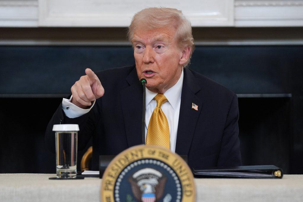 trump-vuelve-a-cargar-contra-mexico:-“esta-gobernado-por-los-carteles,-pero-sheinbaum-es-valiente”
