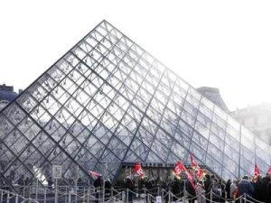 nueve-detenidos-tras-fraude-millonario-en-boletos-del-museo-del-louvre