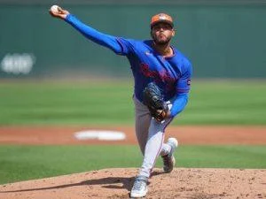 freddy-peralta-usa-su-cambio-para-ganar-por-segunda-vez-con-los-mets