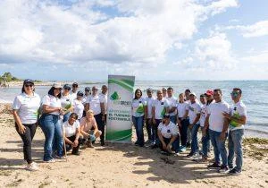 hodelpa-hospitality-realiza-jornada-de-limpieza-de-playa-en-puerto-plata