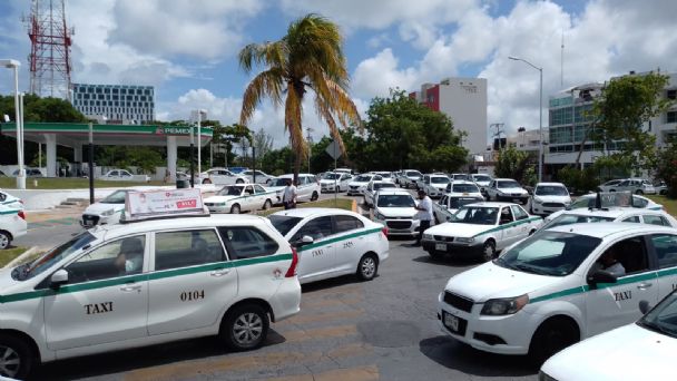 bloguero:-cancun-tiene-el-servicio-de-taxi-mas-corrupto-del-mundo