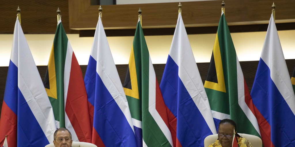 Lavrov visita Sudáfrica y afianza la alianza entre ambos países