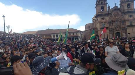 manifestantes-denuncian-que-la-fuerza-publica-de-peru-usa-armas-de-fuego-para-reprimirlos-en-cusco
