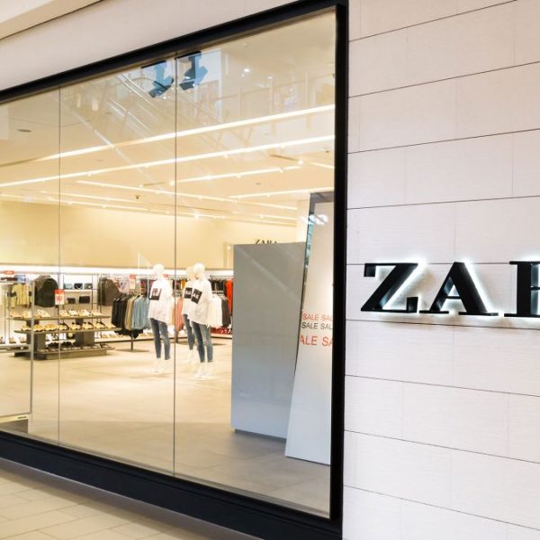 Zara comienza a cobrar por las devoluciones también en España