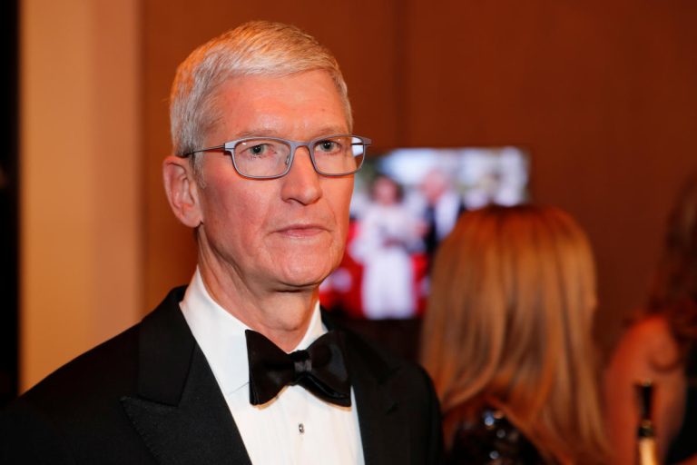 apple-stock-gets-nailed-as-ceo-tim-cook-spooks-investors-with-one-phrase