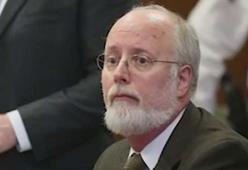 Juez de Nueva York encarcela a exginecólogo que abusó de 100 mujeres