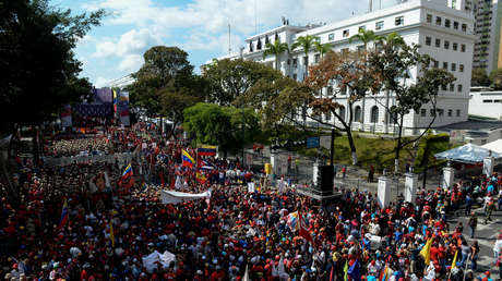 Venezuela conmemora los 31 años de la rebelión cívico-militar de Chávez con una multitudinaria marcha (VIDEO, FOTOS)