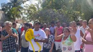 Moradores de Villa Blanca, Sabana Perdida, se quejan por delincuencia, falta de luz y agua