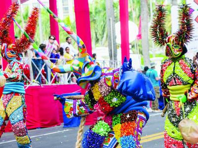 Brillo y folclor en un Desfile Nacional de Carnaval donde los niños fueron protagonistas