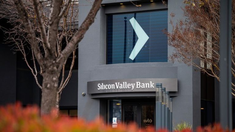 silicon-valley-bank-colapsa-tras-no-conseguir-capital