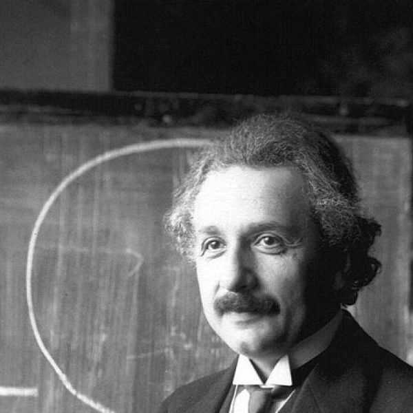Cien años de la visita de Einstein a Zaragoza… y del misterio de su pizarra desaparecida