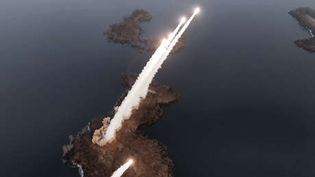 Corea del Norte dispara dos «misiles de crucero estratégicos» desde un submarino