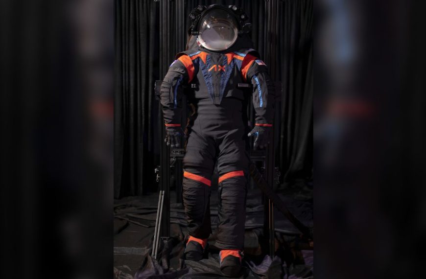 La NASA y Axiom presentan los trajes espaciales que llevarán los astronautas en la Luna