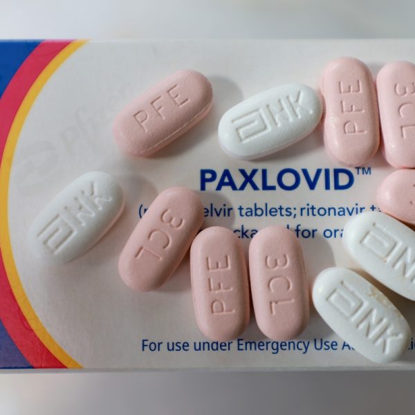 Asesores de la FDA votan a favor de aprobar el Paxlovid para el tratamiento de covid-19 en adultos de alto riesgo