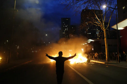 francia:-se-intensifican-protestas;-basura-sigue-apilandose