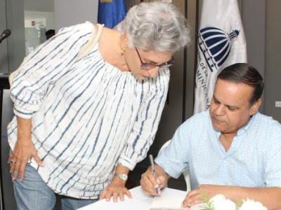 Orlando Inoa pone en circulación libro `Breve historia dominicana`