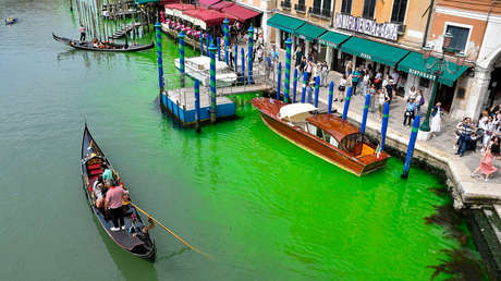El agua del Gran Canal de Venecia se tiñe de verde y nadie sabe por qué (FOTOS, VIDEOS)