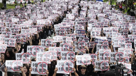 miles-de-docentes-marchan-en-corea-del-sur-exigiendo-proteccion-contra-el-abuso-de-los-padres