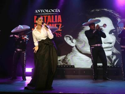 natalia-jimenez-presenta-su-nuevo-album-‘antologia-de-20-anos’