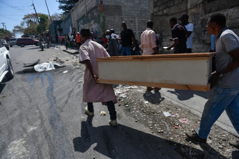 el-terror-y-la-muerte-protagonizan-la-vida-en-la-capital-de-haiti