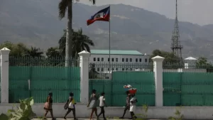 al-menos-5-policias-heridos-en-fallido-ataque-de-las-bandas-al-palacio-nacional-de-haiti