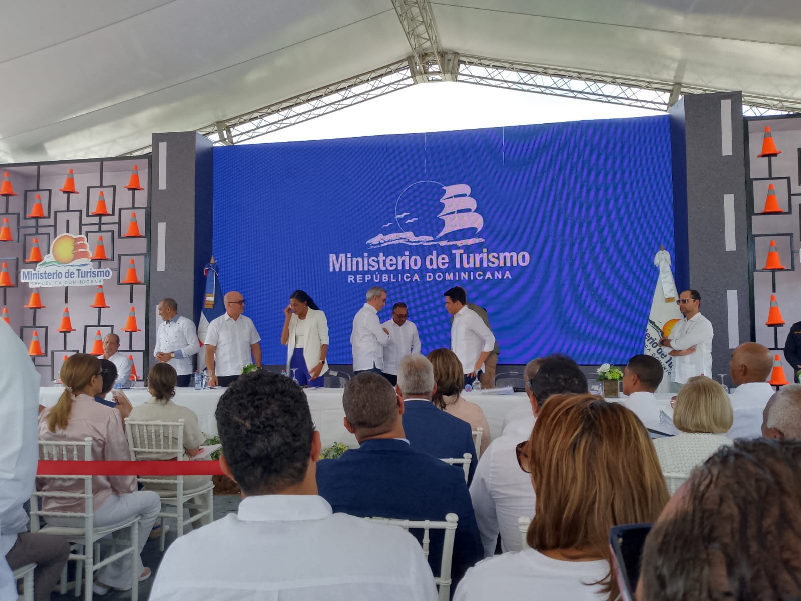 Inauguran carretera Domingo Maíz en Verón-Punta Cana, pese a obras inconclusas