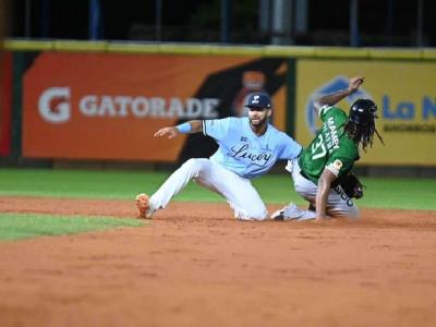 rosario-jonronea-y-las-estrellas-suben-al-segundo-al-vencer-a-licey