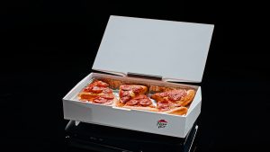 pizza-hut-lanza-un-artilugio-que-evita-que-la-pizza-se-enfrie-en-tus-sesiones-de-«gaming»