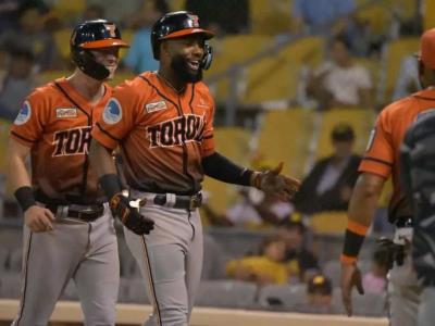 el-beisbol-de-japon-y-sus-millones-seducen-a-sandro-fabian