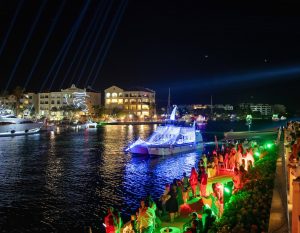 mas-de-26-embarcaciones-iluminaron-la-marina-de-cap-can-en-el-“christmas-boat-parade”