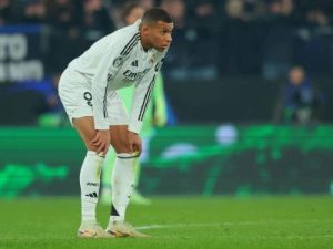 mbappe-sufre-lesion-en-muslo-izquierdo