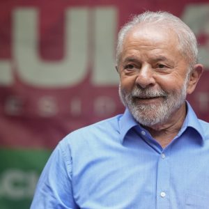 lula-pasa-a-cuidados-semi-intensivos-y-ya-camina-por-el-hospital