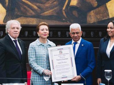 melba-segura-de-grullon-recibe-reconocimiento