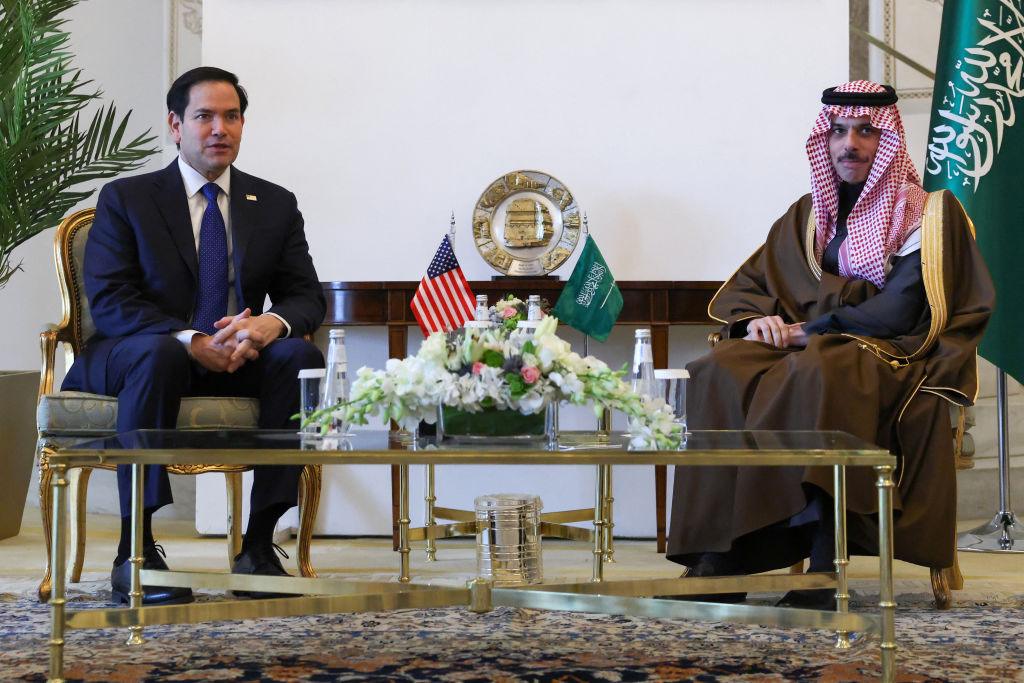 reunion-entre-eeuu.-y-rusia-en-arabia-saudita-y-guerra-en-ucrania,-en-vivo